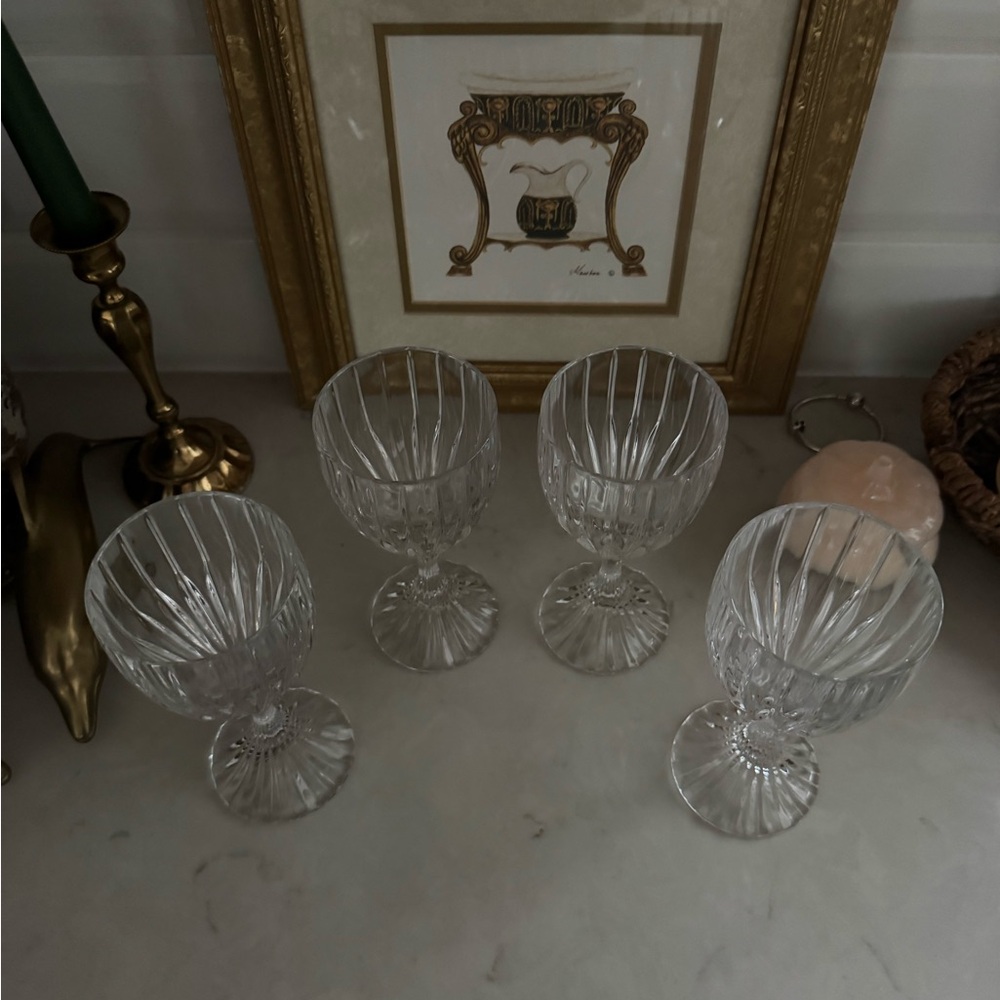Mikasa Crystal Park Lane Wine Glasses 6 1/4" Set of 4 - Picture 2 of 8